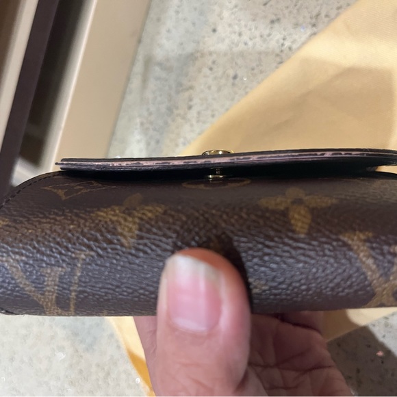 LV wallet 💯 % Authentic - Picture 11 of 11